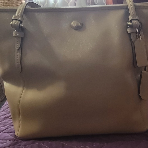 Coach Bag - Picture 2 of 4